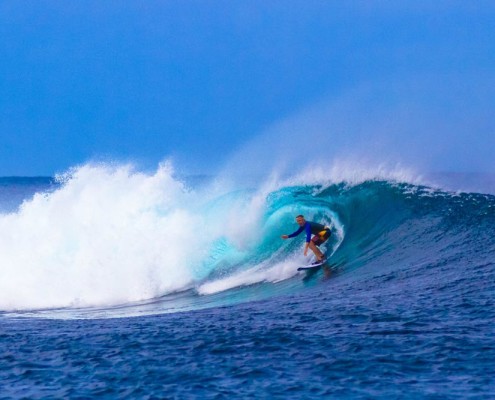 Surf in Fiji Small Barrels at Frigates