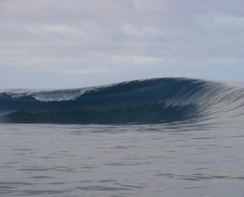 Surfing Fiji Pipe Sucky